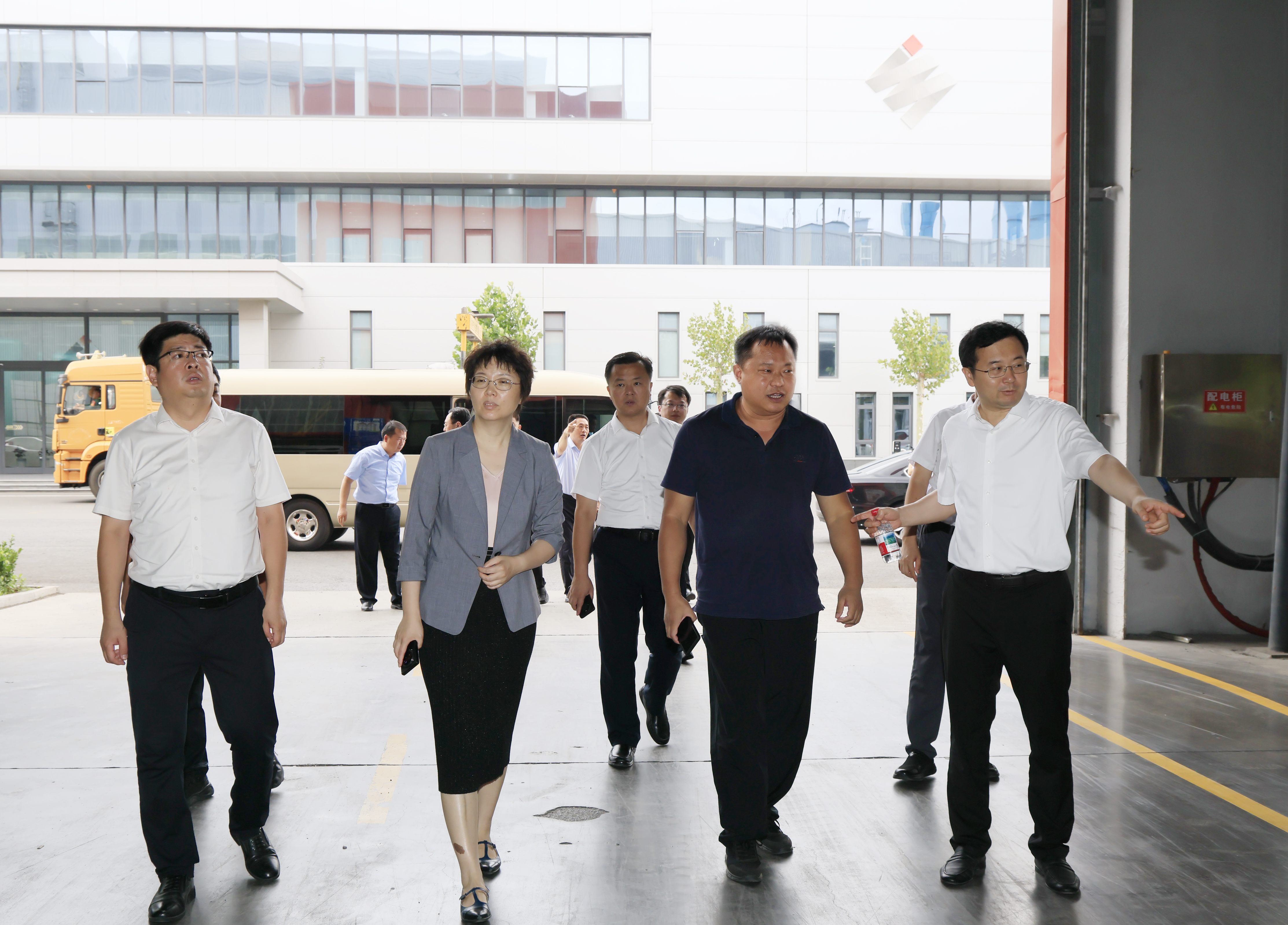 省发改委国民经济综合处处长朱红一行来pg赏金女王调研