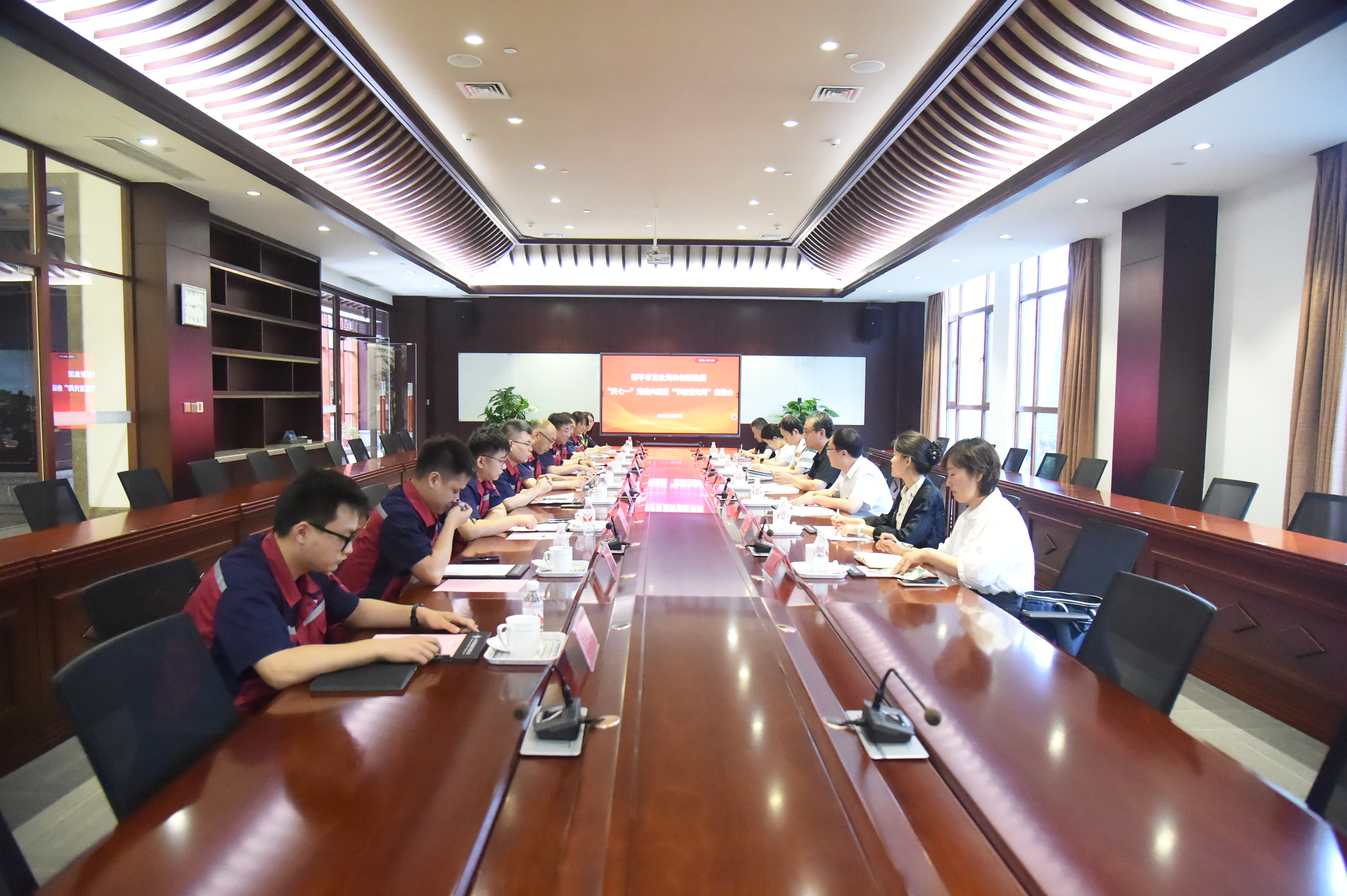 邹平市发改局与pg赏金女王联合开展“庆七一”党建共建暨“节能宣传周”活动