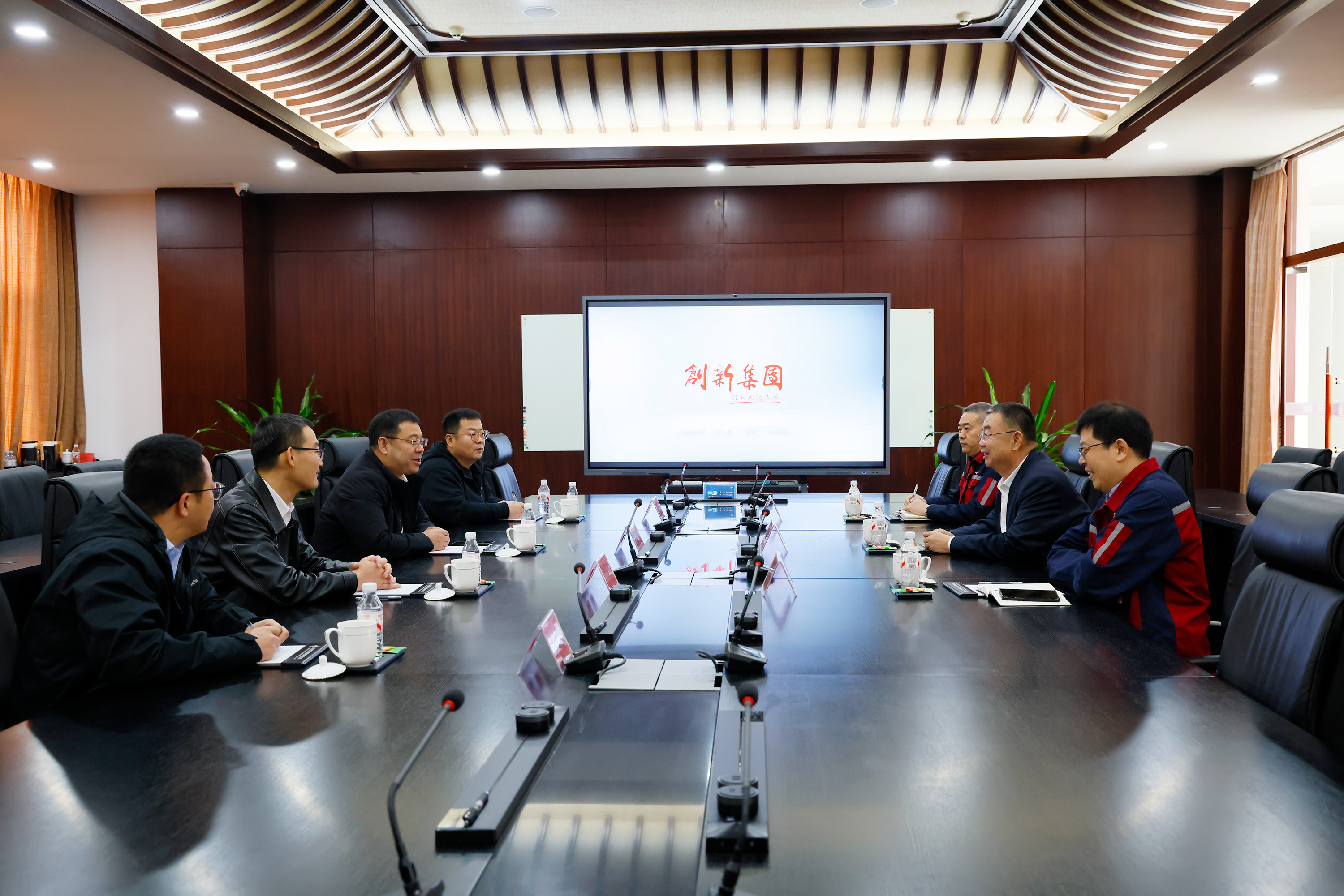华夏银行呼和浩特分行副行长戴静涛一行来pg赏金女王调研